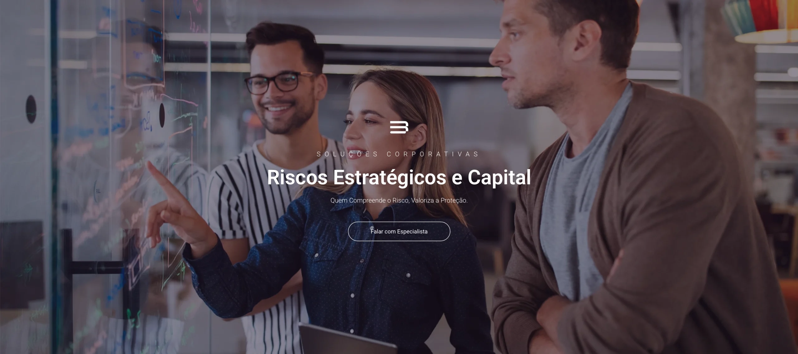 Na Baylis Seguros, entendemos que decisões relacionadas a capital, investimentos e crescimento corporativo exigem uma gestão de riscos capaz de oferecer segurança, previsibilidade e suporte estratégico. Em um ambiente de negócios caracterizado por volatilidade econômica, transformações regulatórias, instabilidade geopolítica e crescente complexidade financeira, apoiamos nossos clientes na construção de soluções que preservam o patrimônio, fortalecem a estrutura de capital e viabilizam decisões de longo prazo.Como parceira estratégica da WTW | Willis Towers Watson, referência mundial em Gestão de Riscos, Consultoria e Corretagem de Seguros, a Baylis Seguros reúne a proximidade e a agilidade de uma consultoria especializada com a inteligência, as metodologias e as melhores práticas desenvolvidas por uma das maiores consultorias globais. Essa parceria fortalece nossa capacidade de oferecer soluções consultivas baseadas em análise de riscos, inteligência financeira e visão estratégica, conectando referências internacionais às necessidades específicas das empresas brasileiras.Nossa atuação combina consultoria estratégica, modelagem de riscos, inteligência de mercado e profundo conhecimento técnico para apoiar organizações em decisões que envolvem estrutura de capital, expansão, investimentos e proteção patrimonial. Trabalhamos em conjunto com lideranças de Finanças, Tesouraria, Jurídico, Governança e Alta Administração para estruturar soluções que reduzam incertezas, ampliem a capacidade de investimento e fortaleçam a sustentabilidade dos negócios.Nossa plataforma de Riscos Estratégicos e Capital reúne soluções integradas voltadas à proteção financeira e ao suporte das principais decisões corporativas.A Solução Aposentadoria auxilia empresas na estruturação de estratégias previdenciárias que promovem segurança financeira de longo prazo, fortalecem a proposta de valor aos colaboradores e contribuem para a sustentabilidade dos programas corporativos.A Solução Fusões e Aquisições (M&A) oferece consultoria especializada para identificação, avaliação e mitigação de riscos em operações societárias, apoiando processos de due diligence, negociação e proteção patrimonial durante transações estratégicas.A Solução Investimentos desenvolve estratégias voltadas à gestão e proteção de ativos financeiros, auxiliando empresas na mitigação de riscos e na construção de estruturas alinhadas aos seus objetivos de crescimento e preservação de capital.A Solução Resseguro Facultativo e Risco Estruturado proporciona acesso a mercados especializados e estruturas diferenciadas de transferência de riscos, permitindo a proteção de operações de elevada complexidade e ativos de grande valor.A Solução Crédito, Risco Político e Terrorismo oferece mecanismos de proteção para operações nacionais e internacionais, reduzindo a exposição a inadimplência, instabilidades políticas, eventos geopolíticos e riscos extraordinários que possam comprometer investimentos e operações estratégicas.Complementando essa plataforma, a Solução Garantia estrutura programas destinados a assegurar o cumprimento de obrigações contratuais, judiciais e financeiras, fortalecendo a capacidade competitiva das organizações em licitações, contratos privados e projetos de grande porte.Na Baylis Seguros, acreditamos que a gestão dos riscos estratégicos deve ser orientada por inteligência analítica, governança e visão de longo prazo. Nossa metodologia integra diagnóstico, análise financeira, modelagem de riscos, negociação com mercados especializados, implementação e acompanhamento contínuo, permitindo que nossos clientes tomem decisões mais seguras e sustentáveis em um ambiente econômico cada vez mais desafiador.Ao lado da WTW | Willis Towers Watson, reforçamos nosso compromisso em oferecer acesso às melhores práticas globais em gestão de riscos estratégicos, estruturação de capital e soluções financeiras, sem abrir mão da proximidade, da personalização e do atendimento consultivo que fazem da Baylis Seguros um parceiro estratégico para organizações que buscam proteger seu patrimônio, fortalecer sua capacidade de investimento e impulsionar o crescimento sustentável.